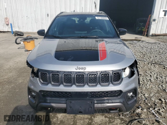2023 Jeep Compass Trailhawk z VIN 3C4NJDDN0PT556600, wystawiony jako Copart lot #51180055 z przebiegiem 14 664 mil mil oraz Szkoda całkowita • Salvage title. Historia ofert i sprzedaży dostępna na DreamBid. Obrazek 5.