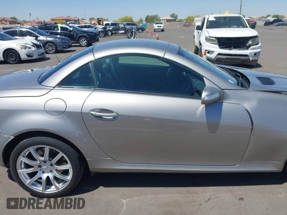 2006 Mercedes-Benz SLK-Class 3.5L with VIN WDBWK56F66F100007, listed as a IAAI auction lot 42108912 with 115,920 mi miles. Bid and sale history available at carsss.com. Image 12.