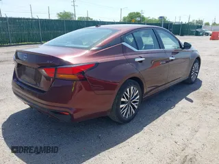 2024 Nissan Altima 2.5 SV with VIN 1N4BL4DV1RN409109, listed as a IAAI auction lot 42096171 with 28,460 mi miles. Bid and sale history available at carsss.com. Image 4.