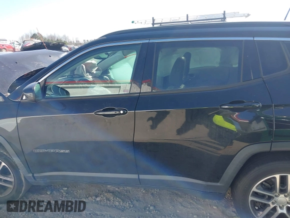 2018 Jeep Compass Latitude with VIN 3C4NJCBB3JT462706, listed as a IAAI auction lot 41680742 with 89,105 mi miles. Bid and sale history available at carsss.com. Image 14.
