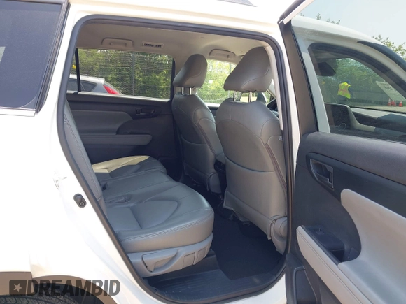 2020 Toyota Highlander L with VIN 5TDCZRAH4LS028560, listed as a IAAI auction lot 42436309 with 55,569 mi miles and . Bid and sale history available at DreamBid. Image 8.