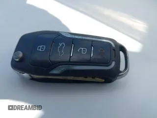 2008 Ford Focus SE z VIN 1FAHP33N68W227957, wystawiony jako IAAI lot #42321209 z przebiegiem Nie podano mil oraz . Historia ofert i sprzedaży dostępna na DreamBid. Obrazek 11.