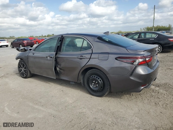 2022 Toyota Camry SE with VIN 4T1G11AK7NU004740, listed as a Copart auction lot 51013295 with 59,107 mi miles and Clean Title. Bid and sale history available at carsss.com. Image 2.