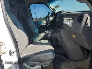 2011 Ford Econoline Cargo Commercial z VIN 1FTNE2EL4BDA10869, wystawiony jako Copart lot #52086805 z przebiegiem Nie podano mil oraz Szkody całkowita. Historia ofert i sprzedaży dostępna na DreamBid. Obrazek 7.