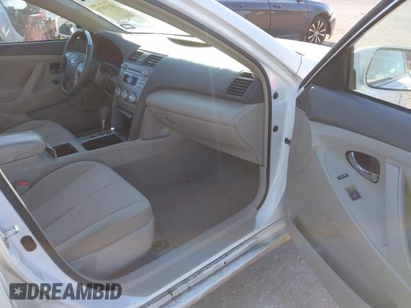 2011 Toyota Camry LE z VIN 4T4BF3EK4BR201724, wystawiony jako IAAI lot #41151679 z przebiegiem 155 972 mil mil oraz . Historia ofert i sprzedaży dostępna na DreamBid. Obrazek 5.
