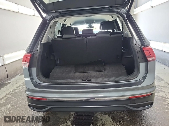 2024 Volkswagen Tiguan SE with VIN 3VV3B7AX1RM108036, listed as a IAAI auction lot 42796415 with 37,805 mi miles and . Bid and sale history available at DreamBid. Image 30.