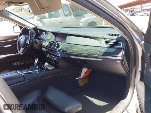 2012 BMW 7 Series 750Li xDrive с VIN WBAKC8C57CC435149, выставлен на аукционе IAAI как лот 42547400 с пробегом 125 127 миль миль и . История ставок и продаж доступна на DreamBid. Изображение 5.