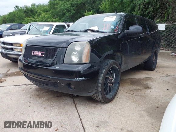 2008 GMC Yukon XL SLT with VIN 1GKFC16018R211752, listed as a IAAI auction lot 42137904 with 136,320 mi miles. Bid and sale history available at carsss.com. Image 2.