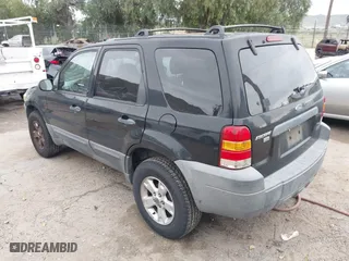 2007 Ford Escape XLT with VIN 1FMCU03Z87KA66723, listed as a IAAI auction lot 42071912 with 170,602 mi miles. Bid and sale history available at carsss.com. Image 3.