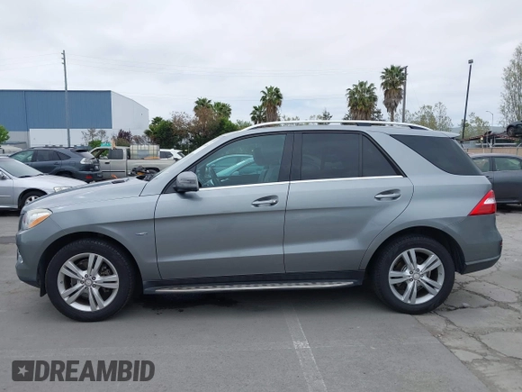 2012 Mercedes-Benz M ML 350 with VIN 4JGDA5HB2CA022335, listed as a IAAI auction lot 42045828 with 162,328 mi miles. Bid and sale history available at carsss.com. Image 14.