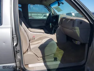 2003 Chevrolet Tahoe LS with VIN 1GNEC13V13J298445, listed as a IAAI auction lot 41728848 with 226,727 mi miles. Bid and sale history available at carsss.com. Image 5.