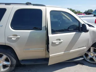 2008 Chevrolet Tahoe 1LT z VIN 1GNFC13008R125999, wystawiony jako IAAI lot #42315423 z przebiegiem 208 200 mil mil oraz . Historia ofert i sprzedaży dostępna na DreamBid. Obrazek 14.