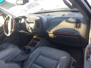 2000 Lincoln Navigator z VIN 5LMEU27A2YLJ32507, wystawiony jako IAAI lot #40752754 z przebiegiem Nie podano mil oraz . Historia ofert i sprzedaży dostępna na DreamBid. Obrazek 5.
