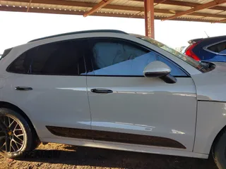 2017 Porsche Macan GTS with VIN WP1AG2A53HLB54104, listed as a IAAI auction lot 41216135 with 73,200 mi miles and . Bid and sale history available at DreamBid. Image 14.