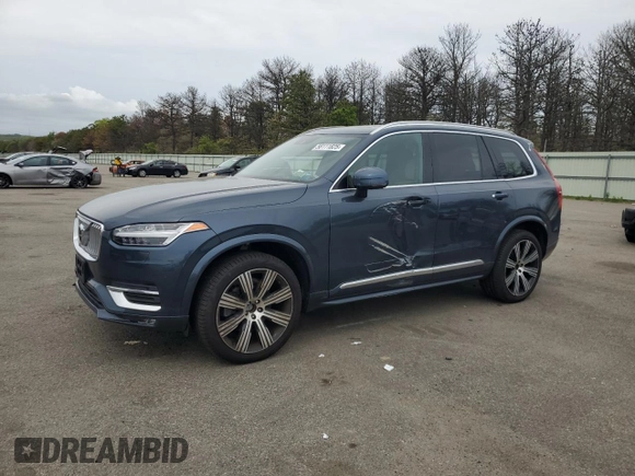 2022 Volvo XC90 Inscription z VIN YV4A22PL9N1833773, wystawiony jako Copart lot #56111825 z przebiegiem 34 640 mil mil oraz Szkoda całkowita • Salvage title. Historia ofert i sprzedaży dostępna na DreamBid. Obrazek 1.
