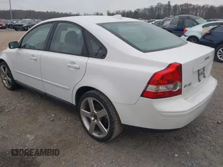2006 Volvo S40 2.4L with VIN YV1MS390362201768, listed as a IAAI auction lot 41784027 with 224,794 mi miles. Bid and sale history available at carsss.com. Image 3.