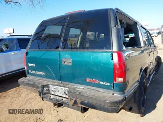 1996 GMC Suburban with VIN 1GKFK16R3TJ703465, listed as a IAAI auction lot 41325441 with 271,871 mi miles. Bid and sale history available at carsss.com. Image 17.