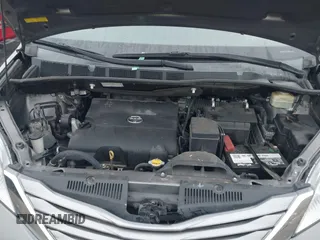 2016 Toyota Sienna XLE with VIN 5TDYK3DC8GS704330, listed as a IAAI auction lot 41586880 with 84,065 mi miles. Bid and sale history available at carsss.com. Image 10.