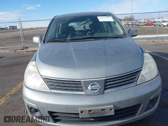 2007 Nissan Versa SL z VIN 3N1BC13E47L381218, wystawiony jako IAAI lot #41454515 z przebiegiem 137 264 mil mil oraz . Historia ofert i sprzedaży dostępna na DreamBid. Obrazek 6.