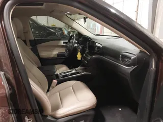 2020 Ford Explorer XLT with VIN 1FMSK8DHXLGA27909, listed as a IAAI auction lot 40822423 with 90,458 mi miles. Bid and sale history available at carsss.com. Image 5.