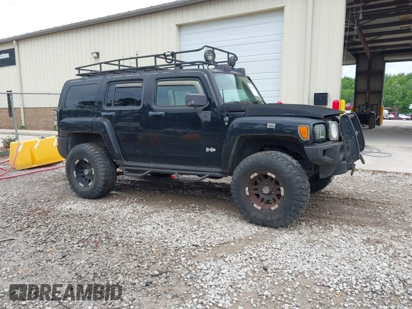 2007 Hummer H3 SUV z VIN 5GTDN13EX78256179, wystawiony jako IAAI lot #42444165 z przebiegiem 182 584 mil mil oraz . Historia ofert i sprzedaży dostępna na DreamBid. Obrazek 1.