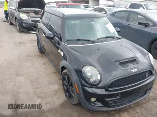 2014 MINI Clubman S z VIN WMWZG3C51ET801180, wystawiony jako IAAI lot #42113908 z przebiegiem 111 719 mil mil oraz . Historia ofert i sprzedaży dostępna na DreamBid. Obrazek 1.