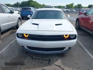 2018 Dodge Challenger SXT Plus z VIN 2C3CDZAG8JH116517, wystawiony jako IAAI lot #42305977 z przebiegiem 204 791 mil mil oraz . Historia ofert i sprzedaży dostępna na DreamBid. Obrazek 6.