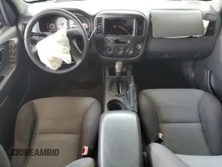 2005 Ford Escape XLS Value с VIN 1FMYU02Z35KC44073, выставлен на аукционе Copart как лот 58216525 с пробегом 135 959 миль миль и Списание • Salvage title. История ставок и продаж доступна на DreamBid. Изображение 8.
