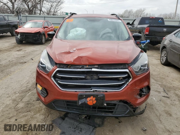 2019 Ford Escape SE z VIN 1FMCU9GD0KUB59820, wystawiony jako Copart lot #49674525 z przebiegiem 69 828 mil mil oraz Szkody całkowita. Historia ofert i sprzedaży dostępna na DreamBid. Obrazek 5.