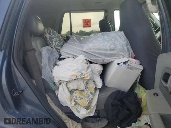 2004 Ford Expedition Special Service z VIN 1FMPU16L94LB69623, wystawiony jako Copart lot #83747874 z przebiegiem Nie podano mil oraz Szkoda całkowita • Salvage title. Historia ofert i sprzedaży dostępna na DreamBid. Obrazek 11.