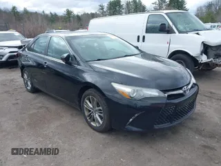 2015 Toyota Camry XLE with VIN 4T1BF1FK7FU079685, listed as a IAAI auction lot 41998976 with 109,489 mi miles. Bid and sale history available at carsss.com. Image 1.