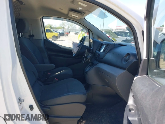 2015 Nissan NV200 SV z VIN 3N6CM0KN0FK730113, wystawiony jako IAAI lot #42049374 z przebiegiem 126 771 mil mil oraz . Historia ofert i sprzedaży dostępna na DreamBid. Obrazek 5.