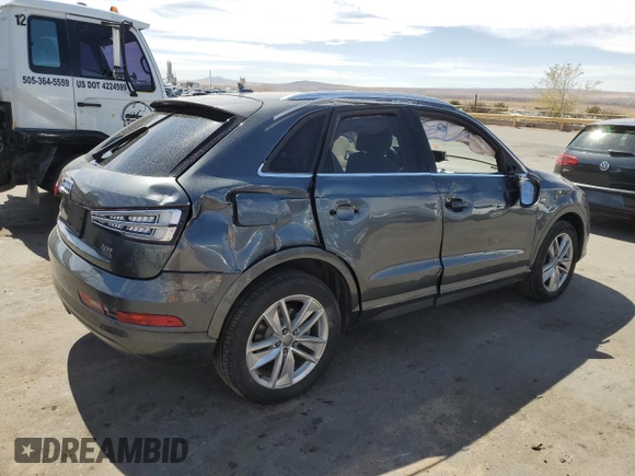 2018 Audi Q3 Premium Plus z VIN WA1JCCFS6JR007404, wystawiony jako Copart lot #45345785 z przebiegiem Nie podano mil oraz Szkoda całkowita • Salvage title. Historia ofert i sprzedaży dostępna na DreamBid. Obrazek 3.
