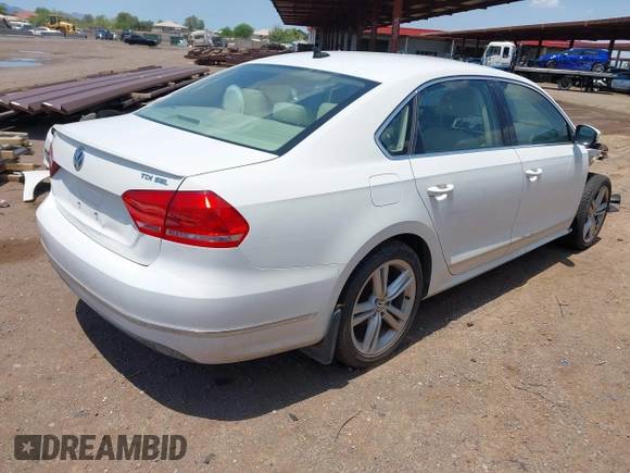 2014 Volkswagen Passat SEL Premium z VIN 1VWCN7A37EC077905, wystawiony jako IAAI lot #42421674 z przebiegiem 83 889 mil mil oraz . Historia ofert i sprzedaży dostępna na DreamBid. Obrazek 4.