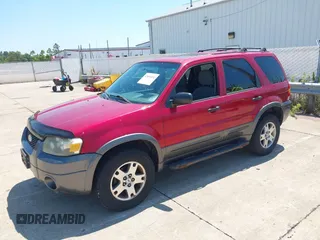2005 Ford Escape XLT z VIN 1FMYU03125KA93980, wystawiony jako IAAI lot #42851032 z przebiegiem 196 031 mil mil oraz . Historia ofert i sprzedaży dostępna na DreamBid. Obrazek 2.