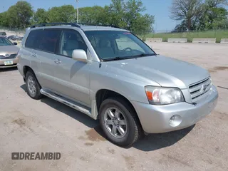 2005 Toyota Highlander z VIN JTEEP21A650078502, wystawiony jako IAAI lot #42406943 z przebiegiem 212 884 mil mil oraz . Historia ofert i sprzedaży dostępna na DreamBid. Obrazek 1.