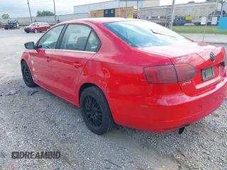 2013 Volkswagen Jetta SE с VIN 3VWDP7AJ7DM287155, выставлен на аукционе IAAI как лот 42483650 с пробегом 152 016 миль миль и . История ставок и продаж доступна на DreamBid. Изображение 3.
