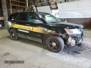 2017 Ford Police Interceptor Utility z VIN 1FM5K8AR0HGE01722, wystawiony jako Copart lot #50491815 z przebiegiem 187 912 mil mil oraz Szkody całkowita. Historia ofert i sprzedaży dostępna na DreamBid. Obrazek 4.