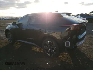 2023 Toyota bZ4X XLE z VIN JTMAAAAA9PA001408, wystawiony jako Copart lot #81972433 z przebiegiem 10 917 mil mil oraz . Historia ofert i sprzedaży dostępna na DreamBid. Obrazek 2.