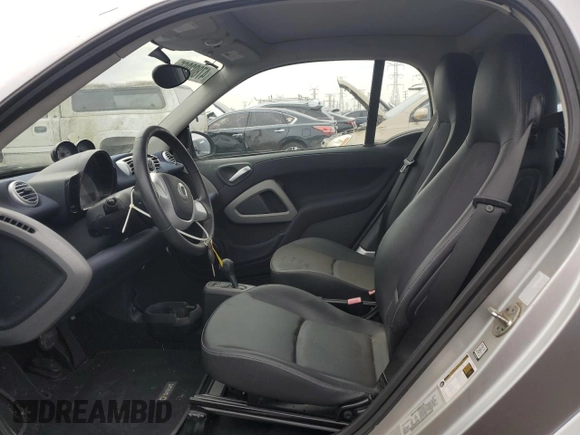 2015 Smart fortwo Passion z VIN WMEEJ9AA7FK825787, wystawiony jako Copart lot #47802865 z przebiegiem 5098 mil mil oraz Tytuł czysty. Historia ofert i sprzedaży dostępna na DreamBid. Obrazek 7.