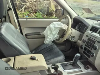 2011 Ford Escape Hybrid с VIN 1FMCU5K36BKB54964, выставлен на аукционе Copart как лот 82873554 с пробегом Не указан миль и Списание • Salvage title. История ставок и продаж доступна на DreamBid. Изображение 7.