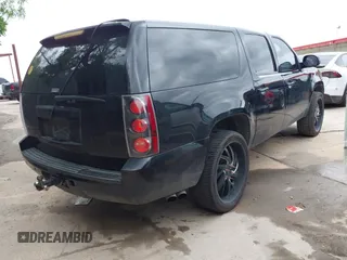 2008 GMC Yukon XL SLT with VIN 1GKFC16018R211752, listed as a IAAI auction lot 42137904 with 136,320 mi miles. Bid and sale history available at carsss.com. Image 4.