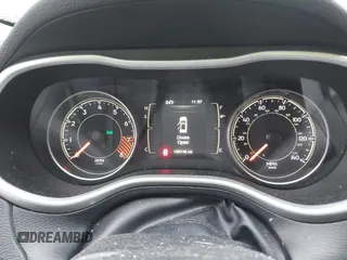 2014 Jeep Cherokee Latitude z VIN 1C4PJMCS1EW190833, wystawiony jako IAAI lot #42198520 z przebiegiem 168 146 mil mil oraz . Historia ofert i sprzedaży dostępna na DreamBid. Obrazek 7.