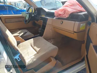 1994 Volvo 900 Action z VIN YV1JS8311R1169592, wystawiony jako IAAI lot #41647893 z przebiegiem 287 426 mil mil oraz . Historia ofert i sprzedaży dostępna na DreamBid. Obrazek 5.