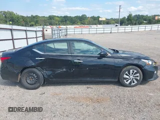 2020 Nissan Altima 2.5 S with VIN 1N4BL4BV4LC242265, listed as a IAAI auction lot 40421547 with 113,010 mi miles. Bid and sale history available at carsss.com. Image 14.