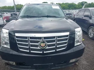 2014 Cadillac Escalade ESV Luxury z VIN 1GYS4HEF6ER236027, wystawiony jako IAAI lot #42229937 z przebiegiem 232 335 mil mil oraz . Historia ofert i sprzedaży dostępna na DreamBid. Obrazek 12.