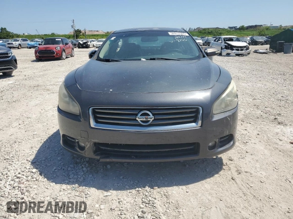2013 Nissan Maxima SV z VIN 1N4AA5AP9DC838726, wystawiony jako Copart lot #56912305 z przebiegiem 131 149 mil mil oraz Szkody całkowita. Historia ofert i sprzedaży dostępna na DreamBid. Obrazek 5.