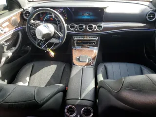 2021 Mercedes-Benz E 350 z VIN W1KZF8DBXMA920854, wystawiony jako Copart lot #51800865 z przebiegiem 40 337 mil mil oraz Szkoda całkowita • Salvage title. Historia ofert i sprzedaży dostępna na DreamBid. Obrazek 8.