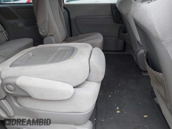 2008 Kia Sedona LX with VIN KNDMB233X86251114, listed as a IAAI auction lot 42228426 with 298,828 mi miles and . Bid and sale history available at carsss.com. Image 8.
