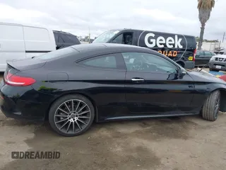 2018 Mercedes-Benz C 300 z VIN WDDWJ4JB8JF735845, wystawiony jako IAAI lot #42064145 z przebiegiem 61 523 mil mil oraz . Historia ofert i sprzedaży dostępna na DreamBid. Obrazek 13.